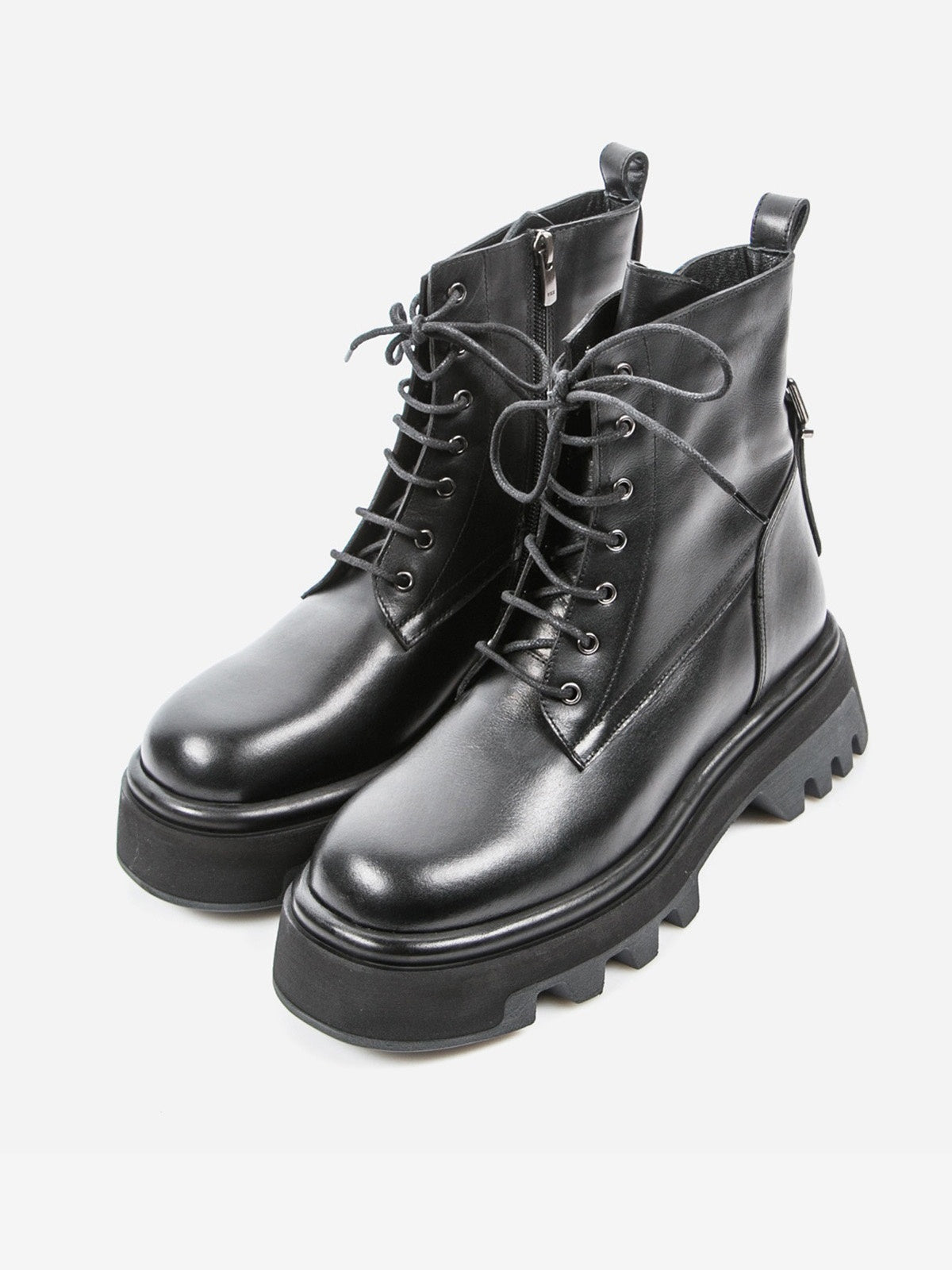 Women's leather boots with insulation