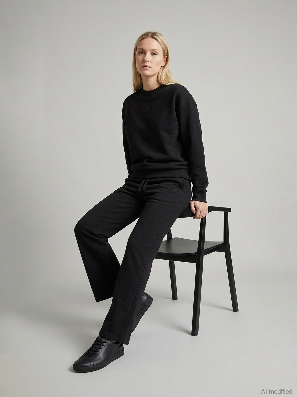 Women's sports trousers