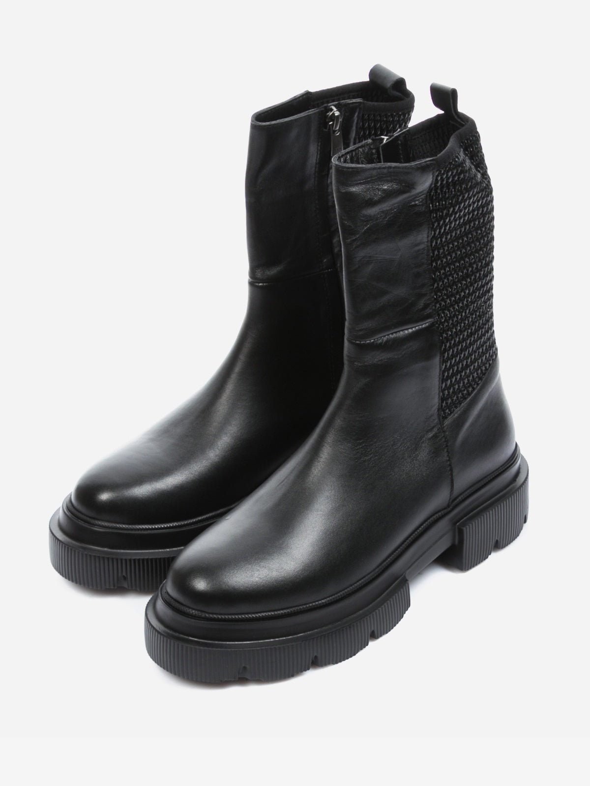 Women's leather boots with insulation