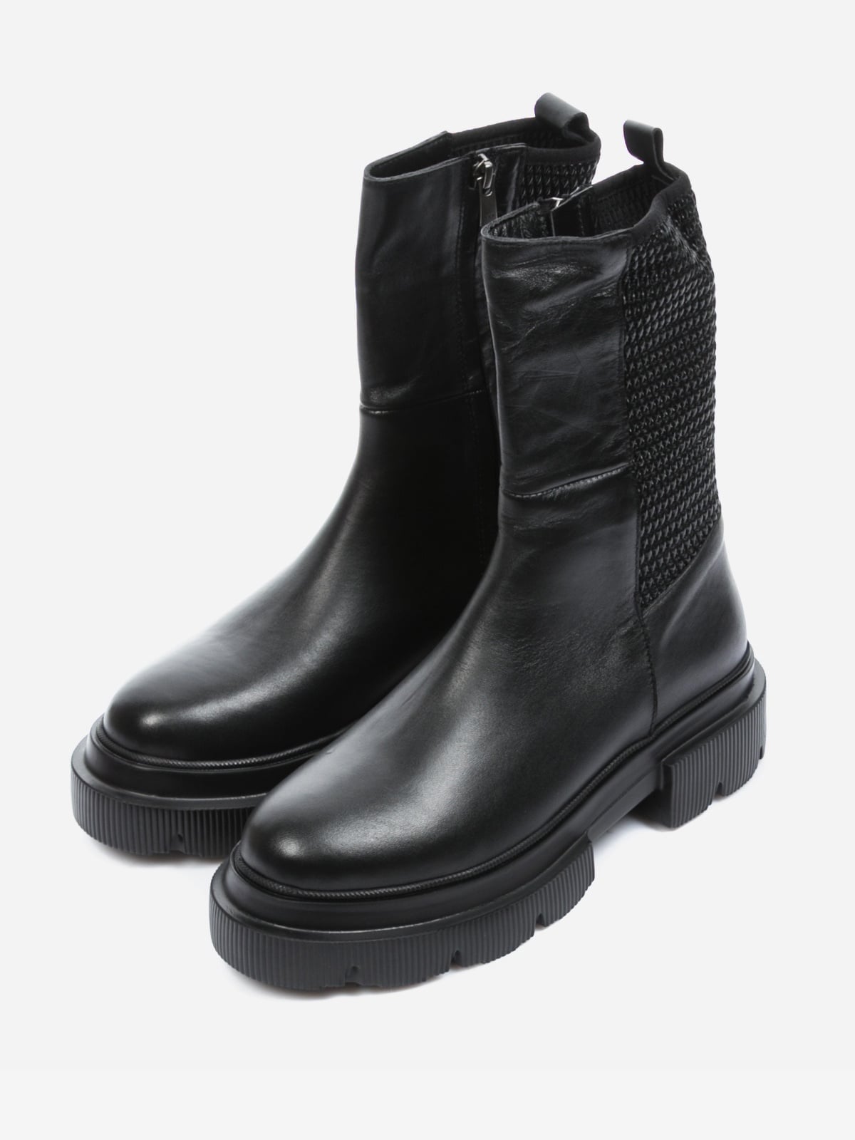 Women's leather boots with insulation