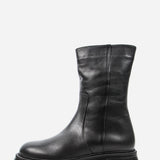 Women's leather boots with insulation