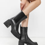 Women's heeled boots with insulation