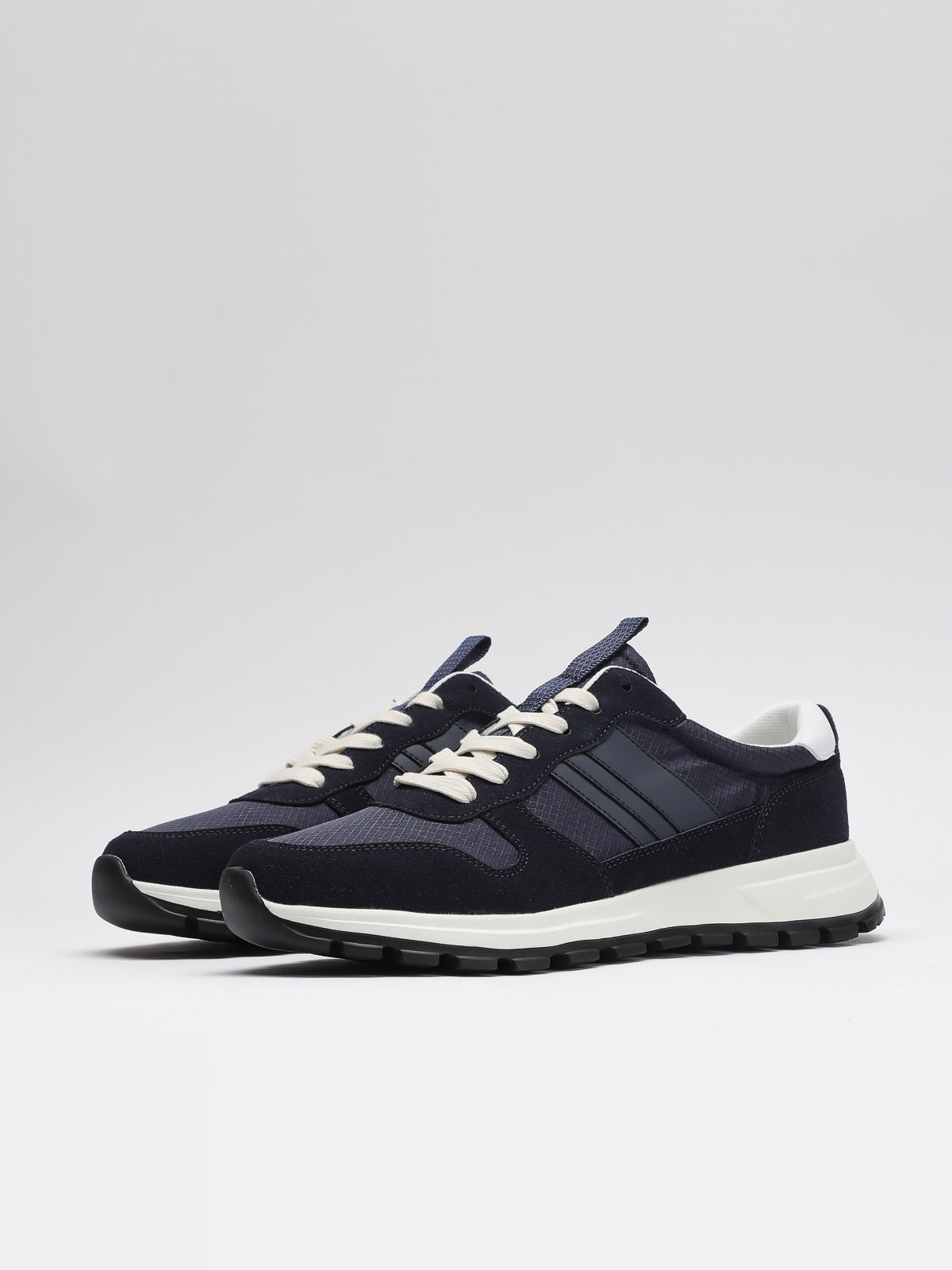 Leisure shoes
