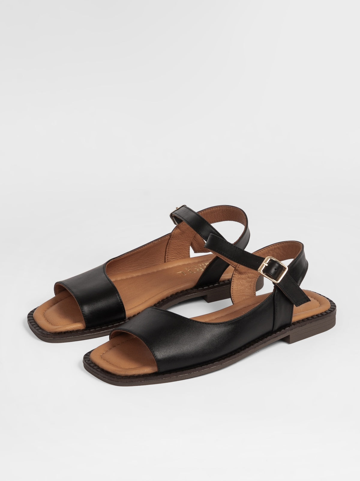 Women's leather slippers