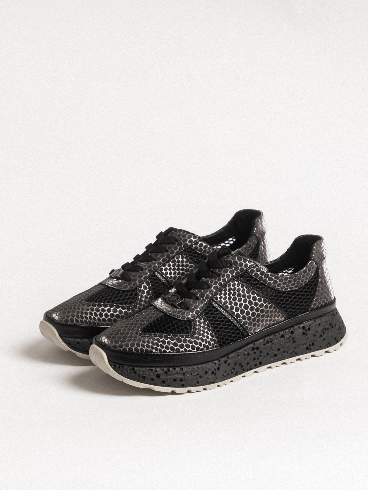Women's casual shoes