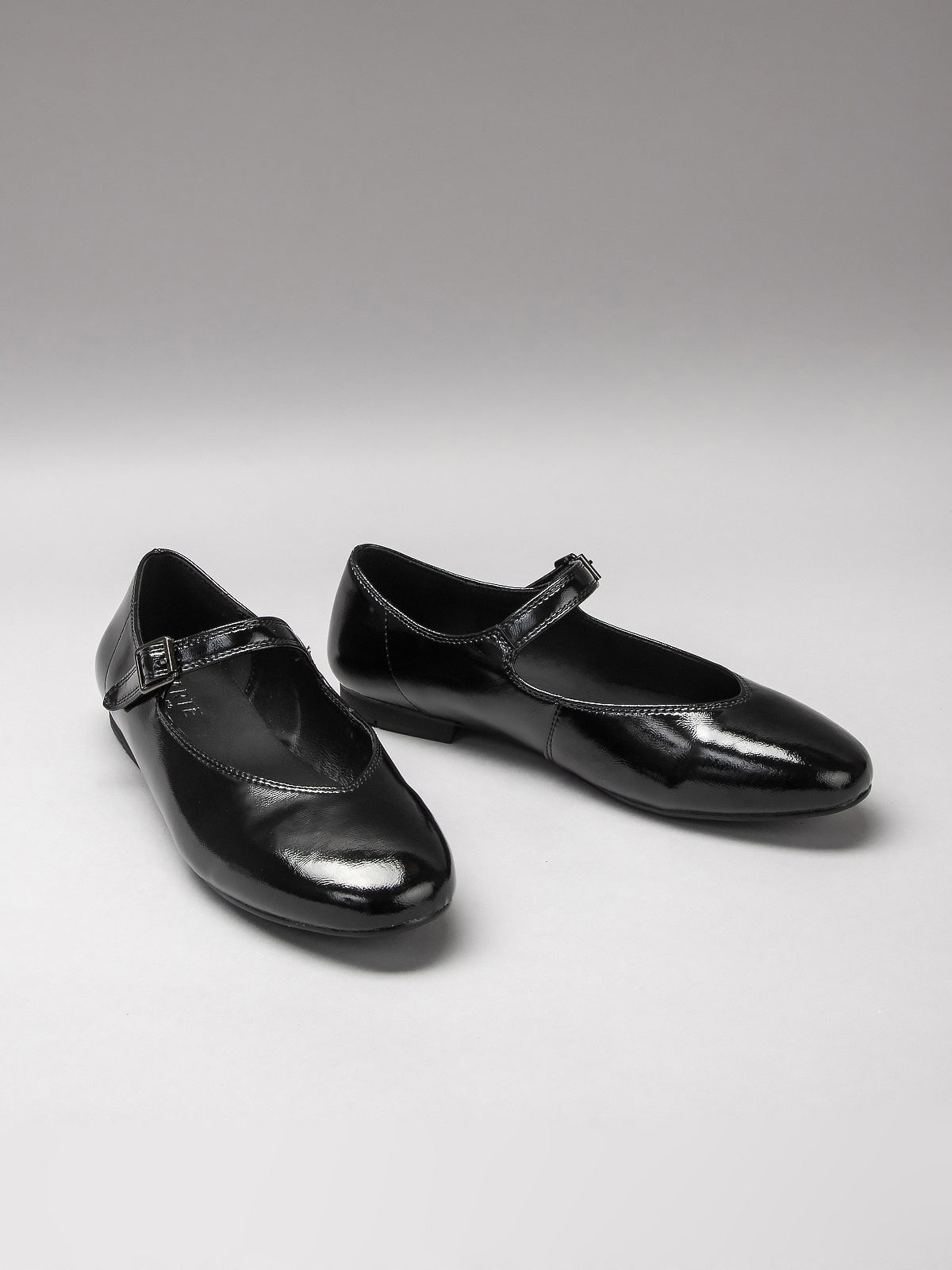 Women's shoes