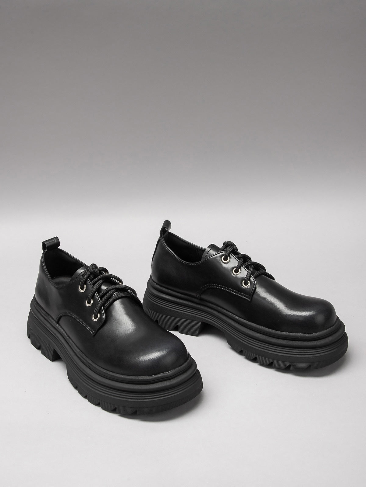 Women's casual shoes