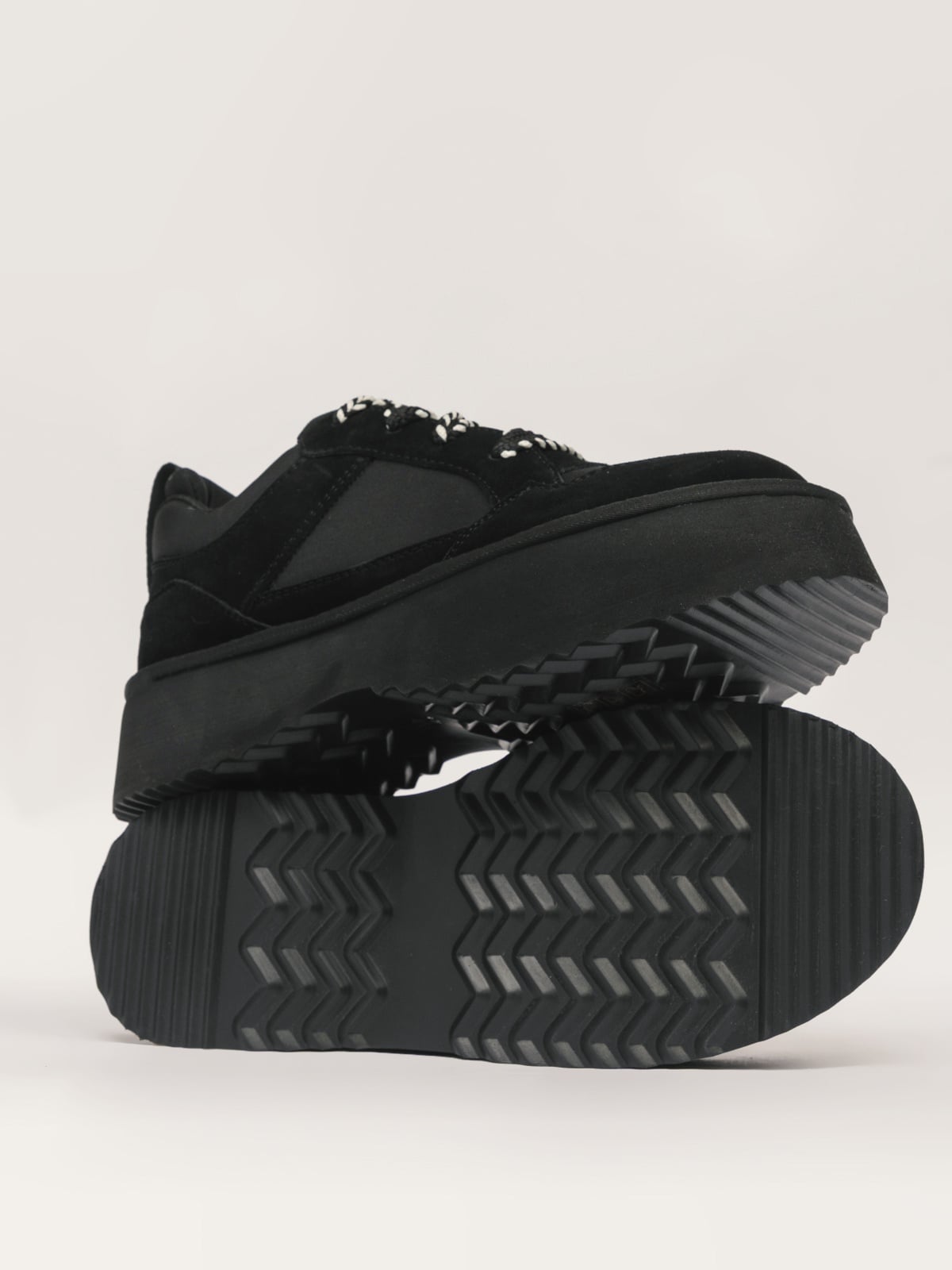 Women's casual shoes