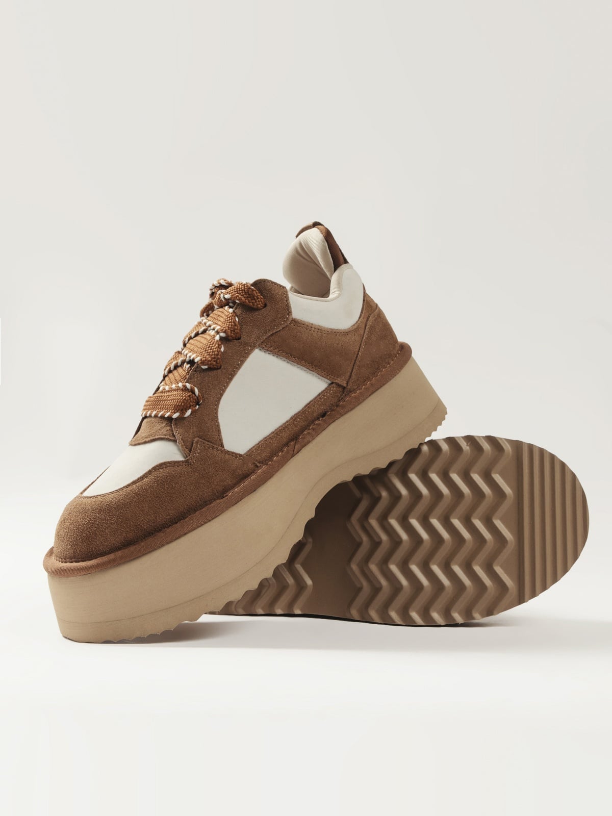 Women's casual shoes