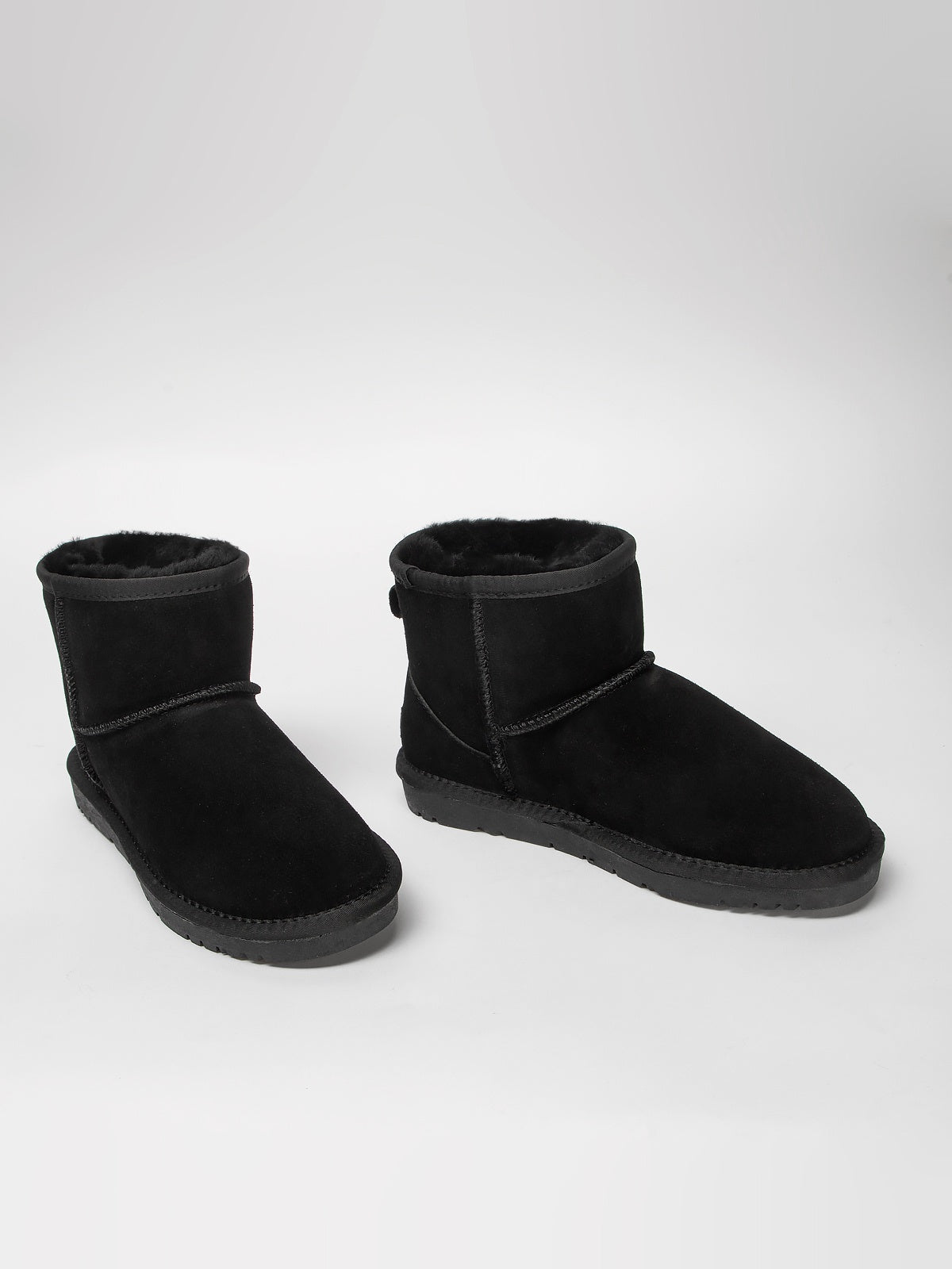 Women's leather boots with insulation