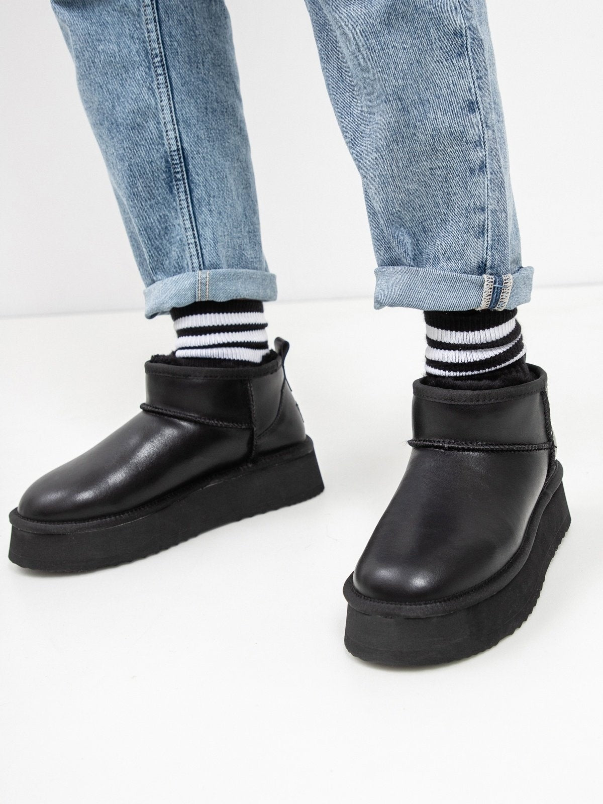Women's leather boots with insulation
