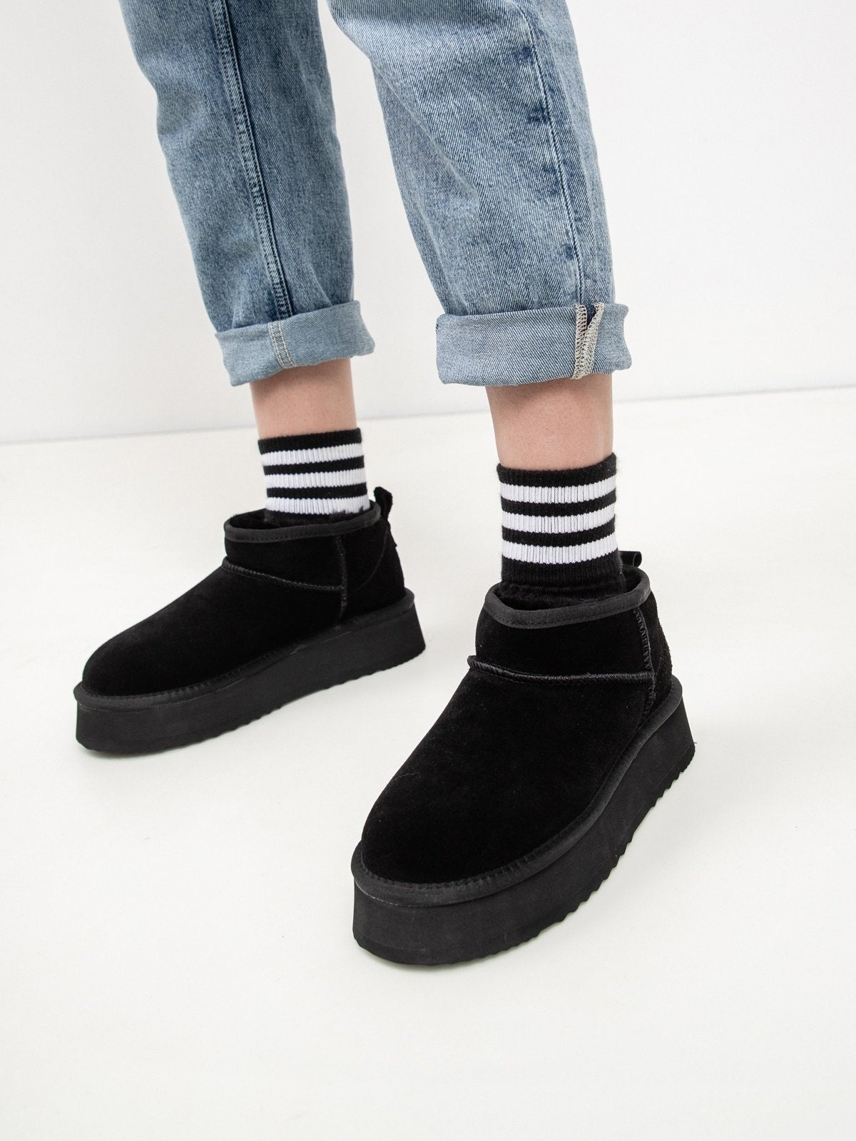 Women's leather boots with insulation