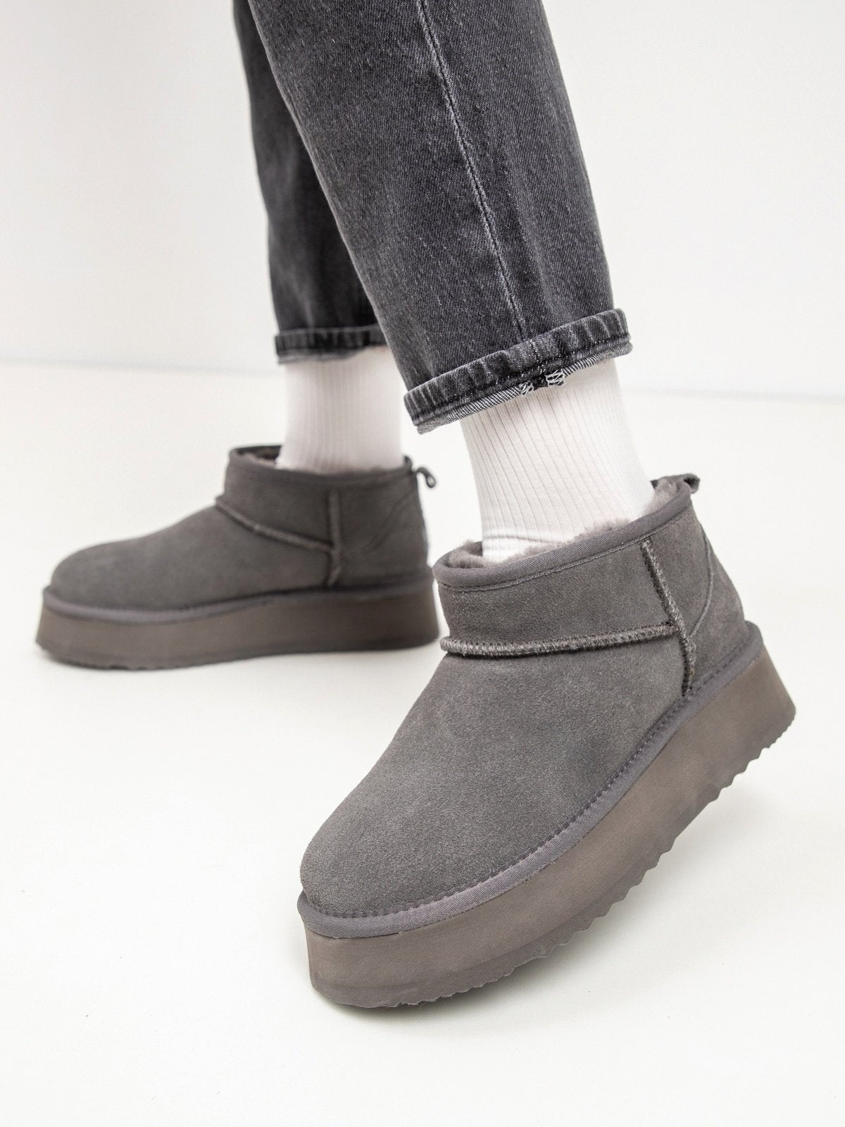 Women's leather shoes
