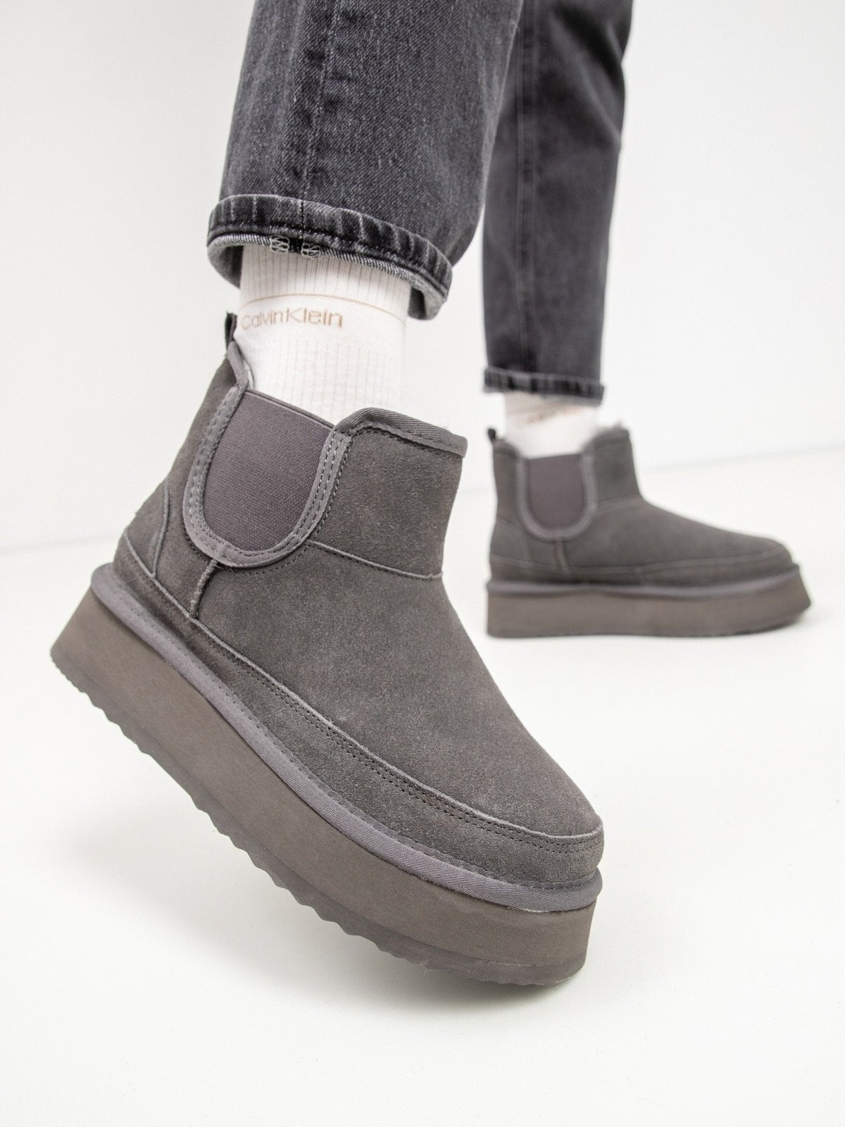Women's leather boots with insulation