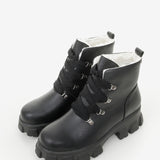 Women's leather boots with insulation