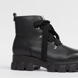 Women's leather boots with insulation