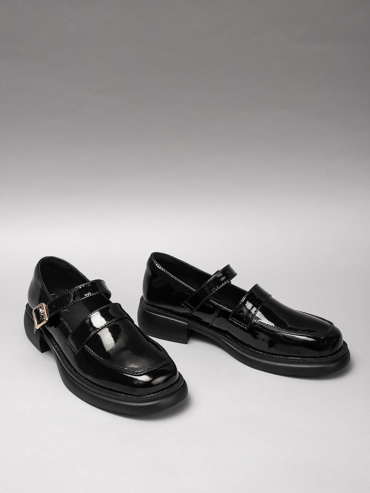 Women's shoes