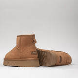 Women's leather boots with insulation
