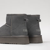 Women's leather boots with insulation