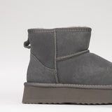 Women's leather boots with insulation