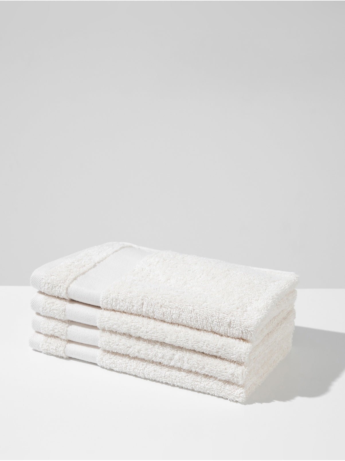 Cotton towel set in a basket - (4 VNT, 30 x 50 cm)