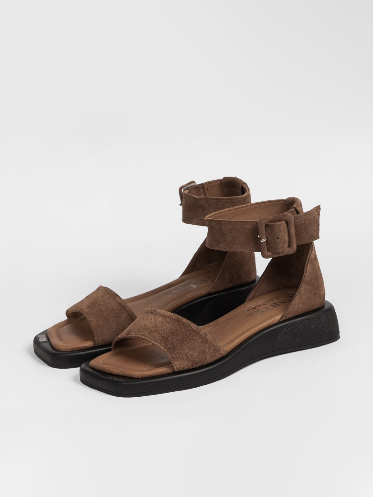 Women's leather slippers