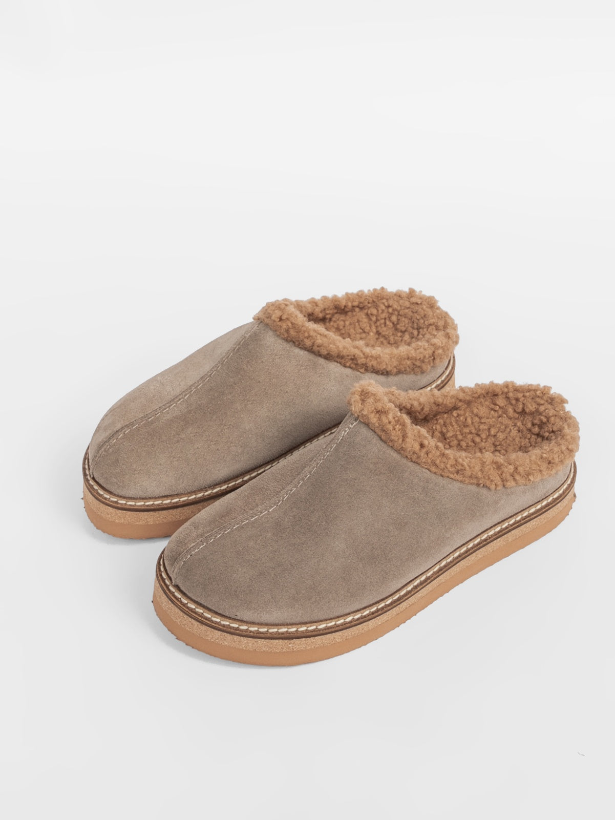 Women’s leather outdoor slippers with insulation