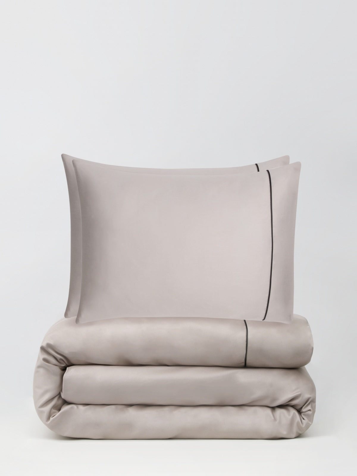 Set: satin bed linen, 200x220 cm, and satin sheet with elastic, 180x200 cm