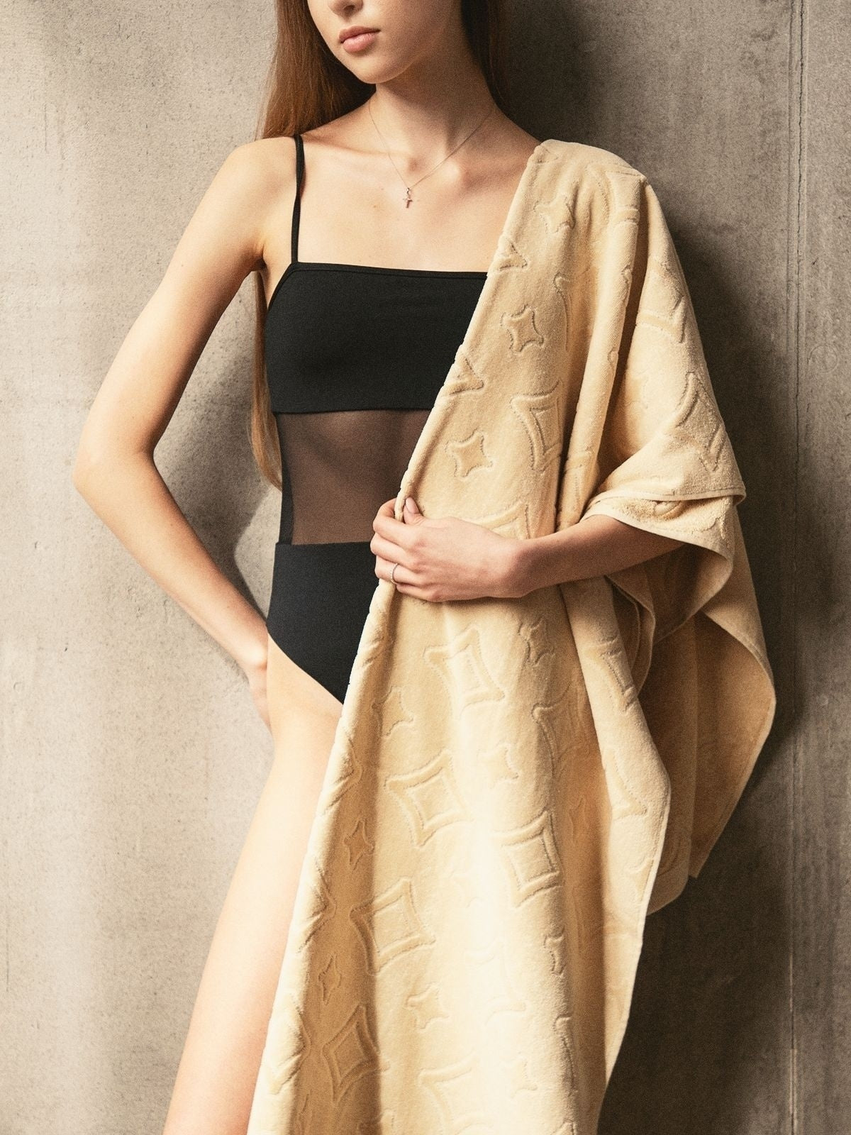 Set: large velour towel (90 x 170 cm) and scented soy wax candle "Mystical oud" 220 g